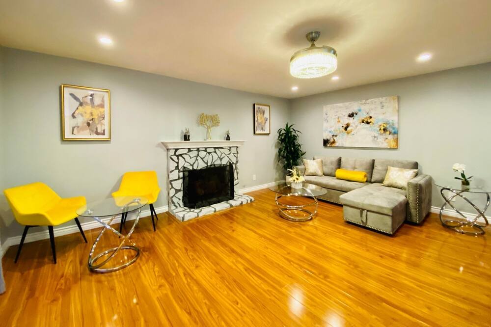 Photo of Livingroom in Fountain Valley