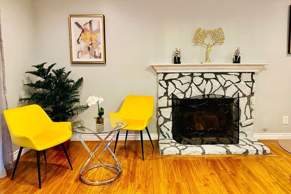 Photo of Livingroom in Fountain Valley