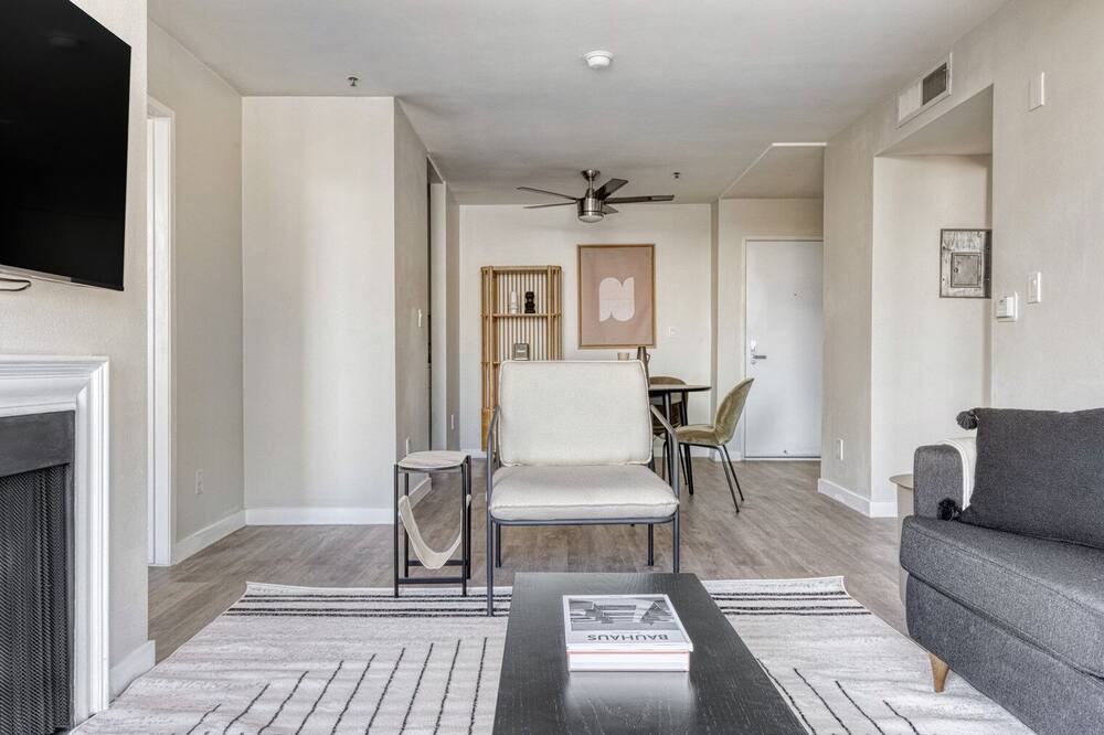 Photo of Livingroom in Rampart Village