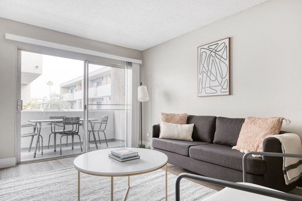 Photo of Livingroom in Rampart Village