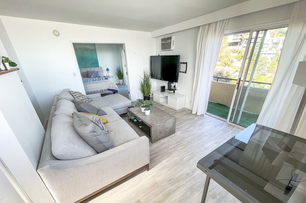 Photo of Livingroom in Hollywood Heights
