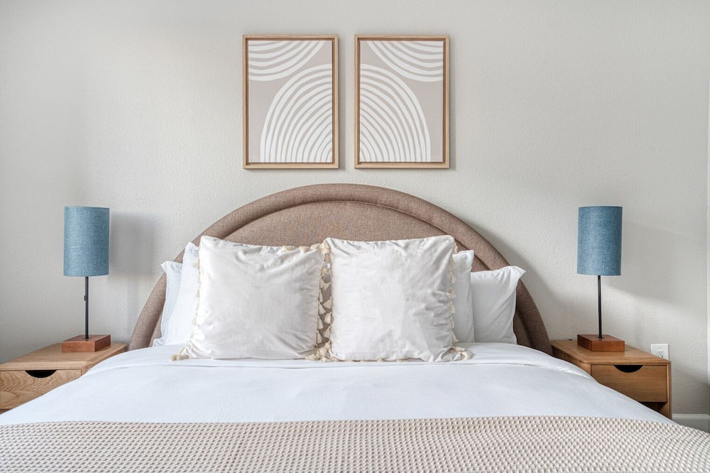 Photo of Bedroom in Emeryville