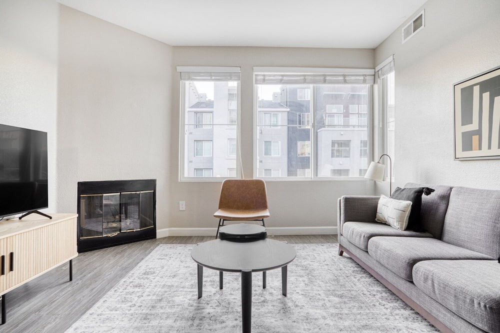 Photo of Livingroom in Emeryville