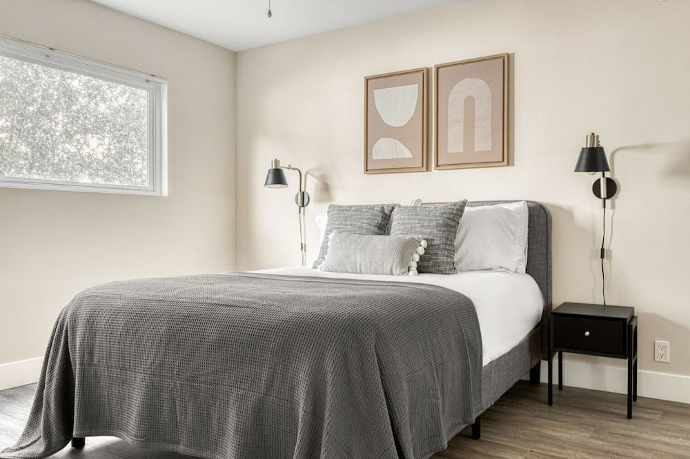 Photo of Bedroom in Valley Village
