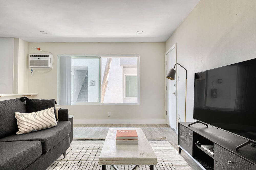 Photo of Livingroom in Valley Village