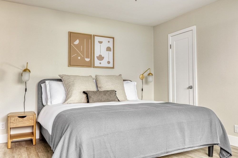 Photo of Bedroom in Valley Village