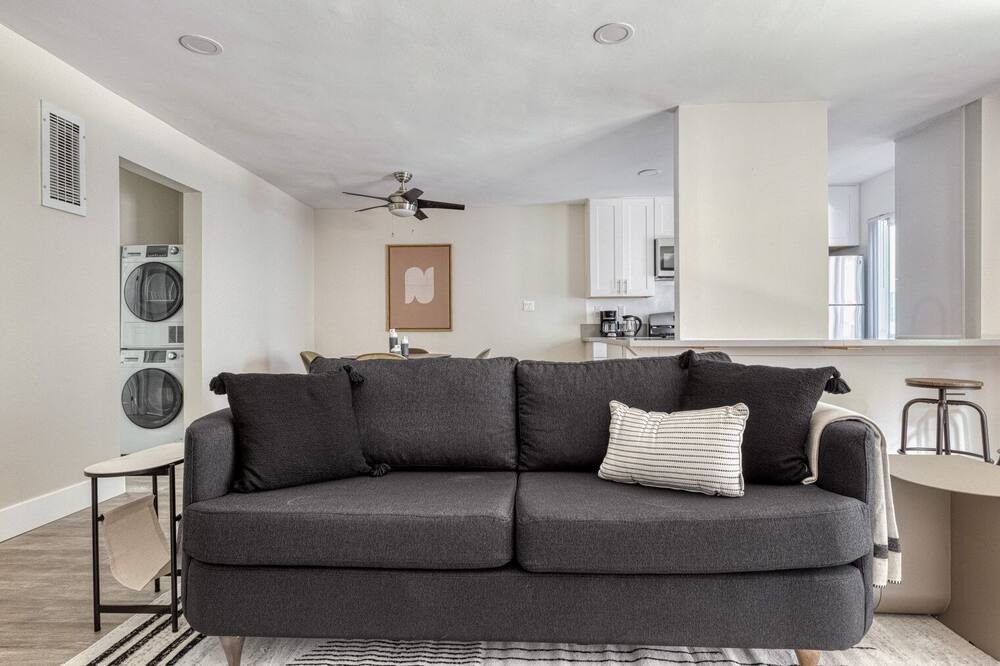 Photo of Livingroom in Valley Village