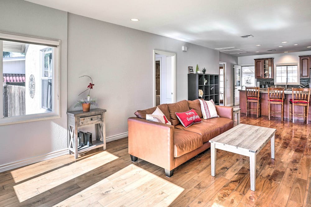 Photo of Livingroom in Lake Elsinore