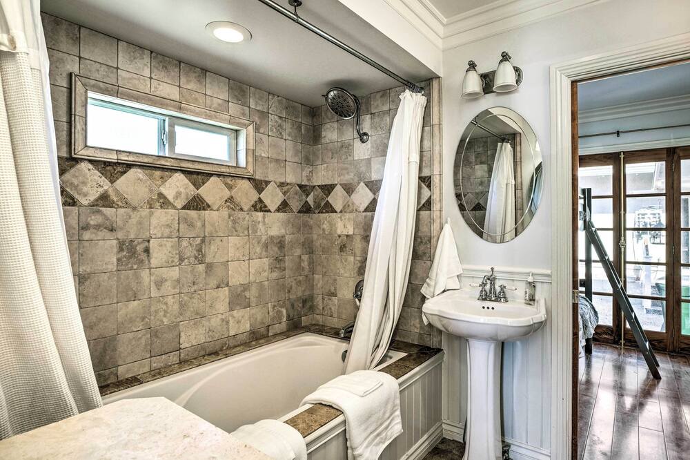 Photo of Bathroom in Lake Elsinore