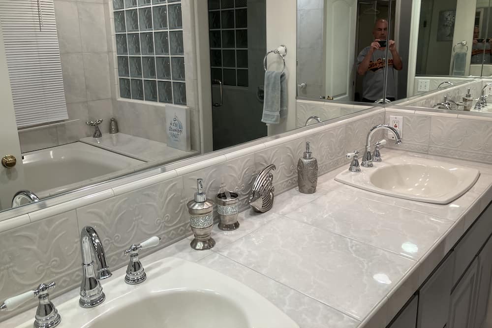 Photo of Bathroom in Belmont Shore