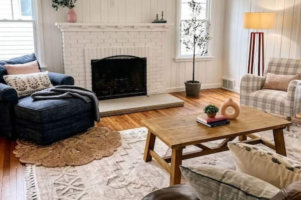 Photo of Bedroom in Madison Beach