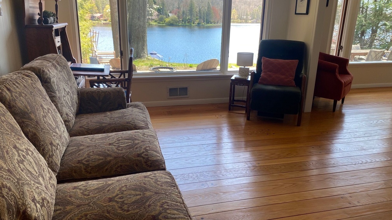 Photo of Livingroom in Putnam Valley