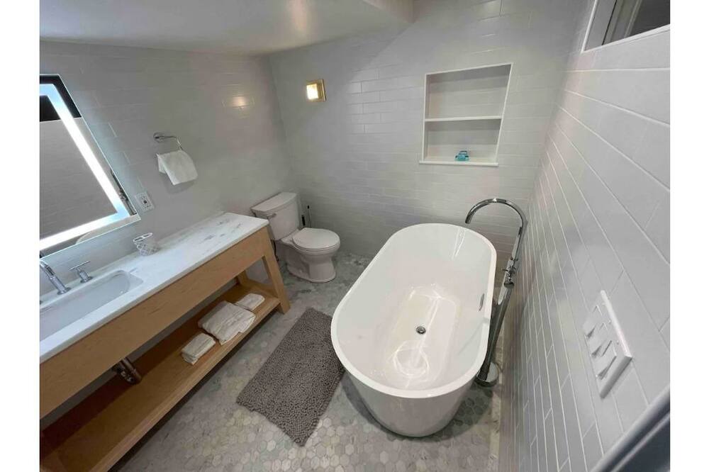 Photo of Bathroom in Garrison