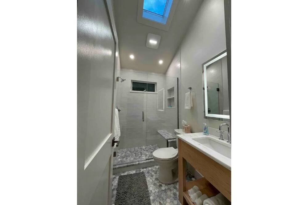 Photo of Bathroom in Garrison