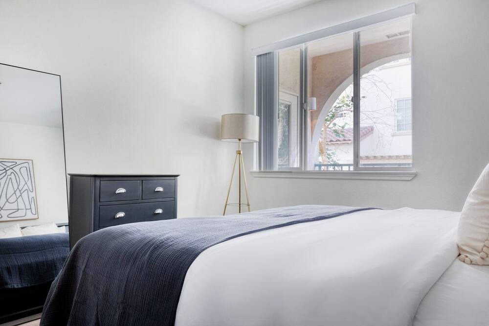 Photo of Bedroom in Playa Vista