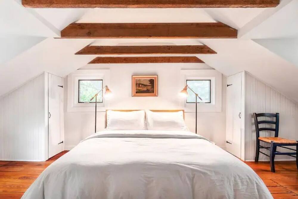 Photo of Bedroom in Lake Mohawk