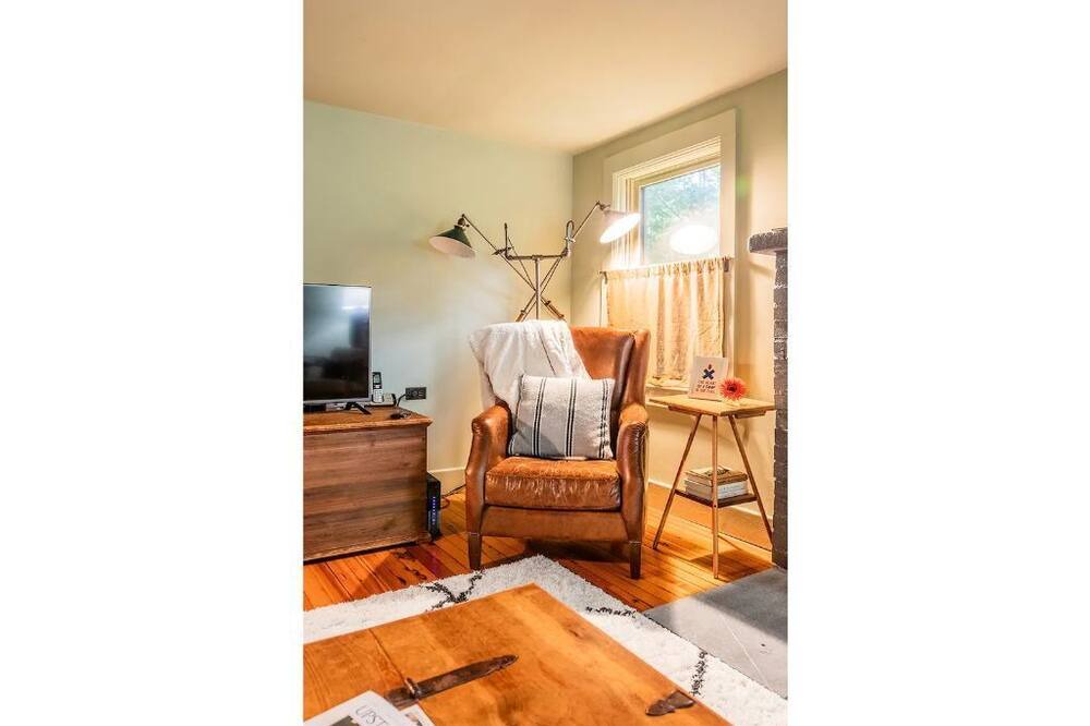 Photo of Bedroom in Lake Mohawk