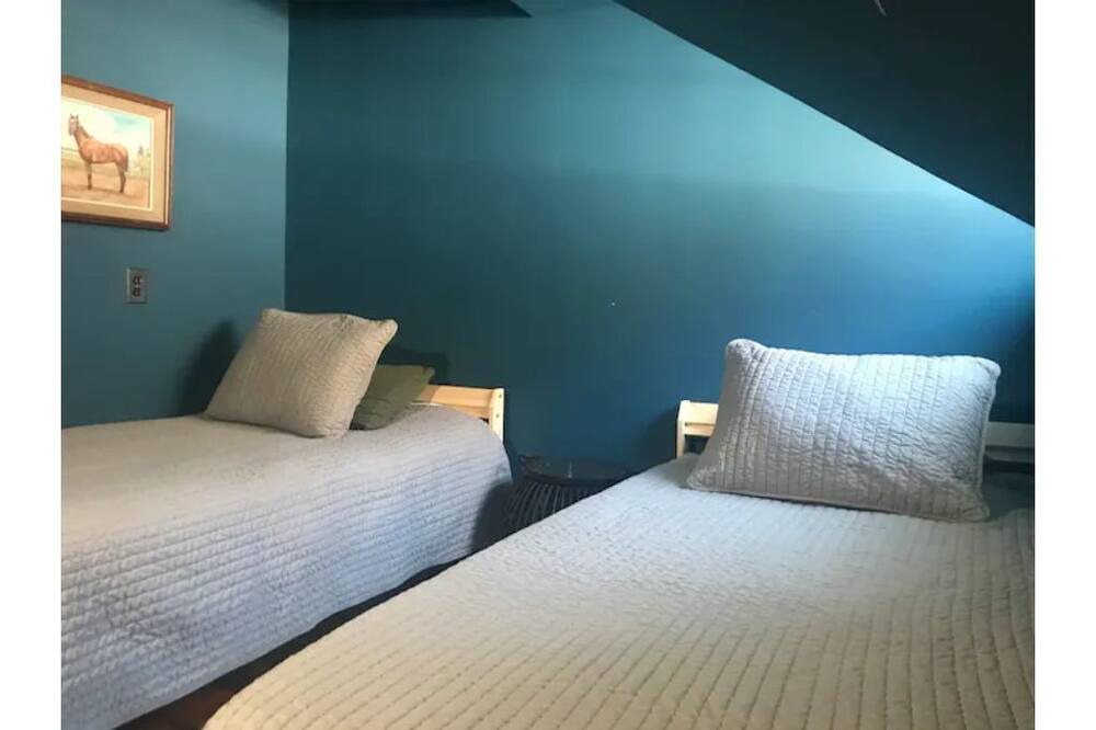 Photo of Bedroom in Lake Mohawk