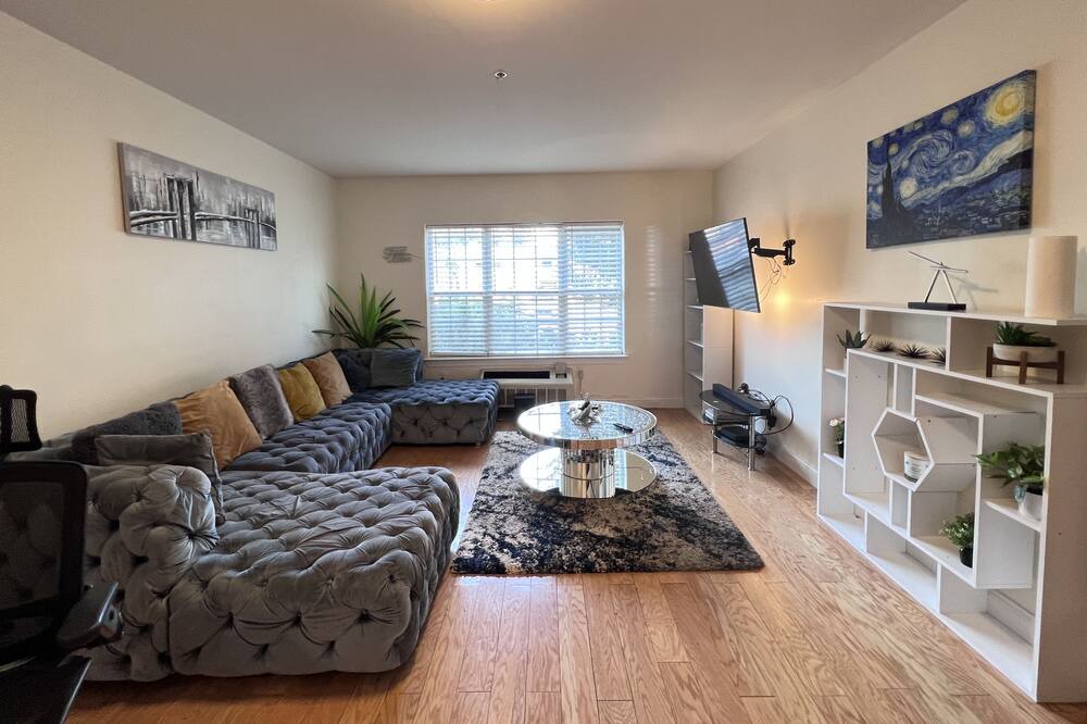 Photo of Livingroom in East Orange