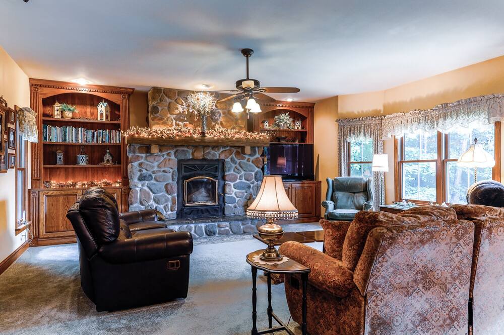 Photo of Livingroom in McKean