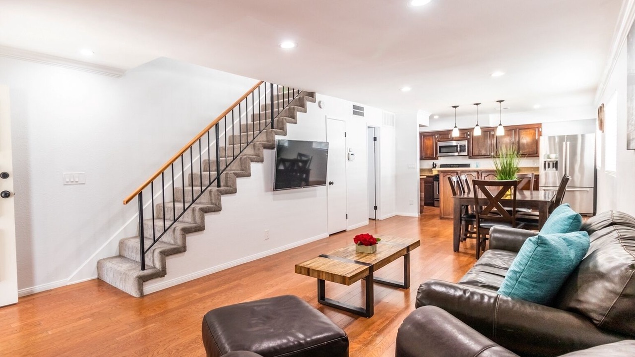 Photo of Livingroom in Valley Village