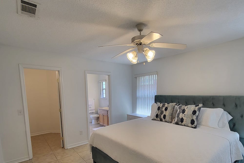 Photo of Bathroom in Gulf Breeze