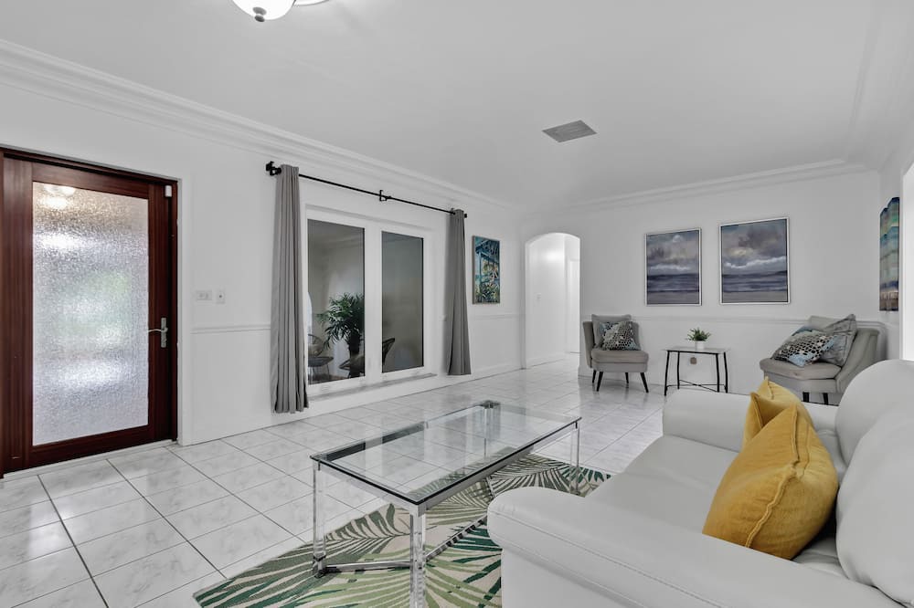 Photo of Livingroom in The Roads