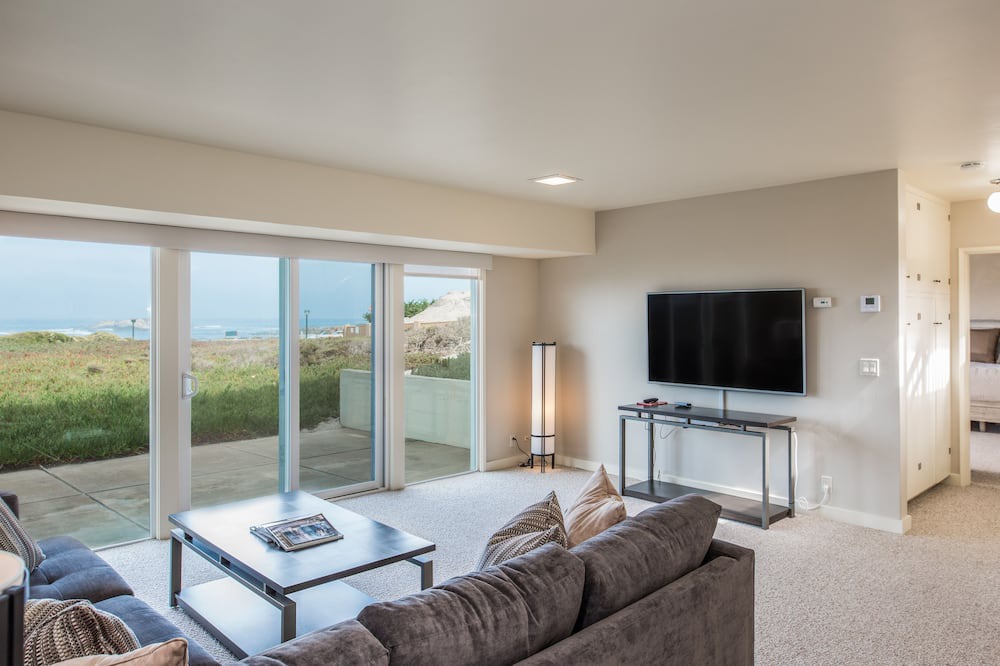 Photo of Bedroom in Del Monte Forest