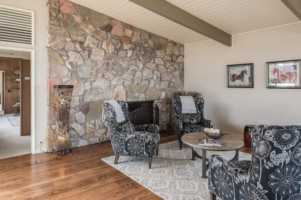 Photo of Livingroom in Del Monte Forest