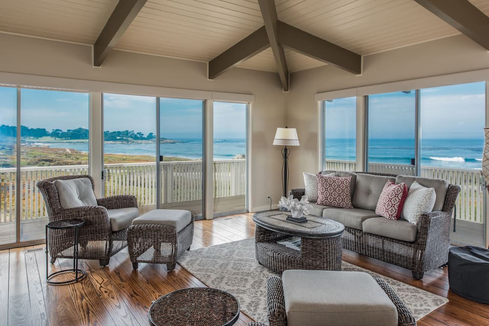 Photo of Livingroom in Del Monte Forest