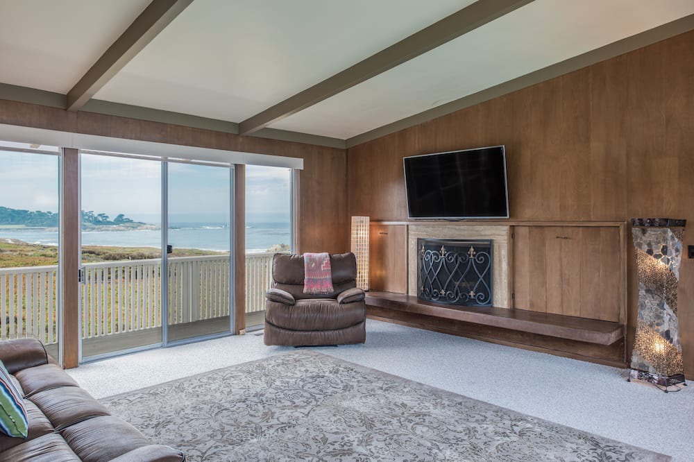 Photo of Livingroom in Del Monte Forest