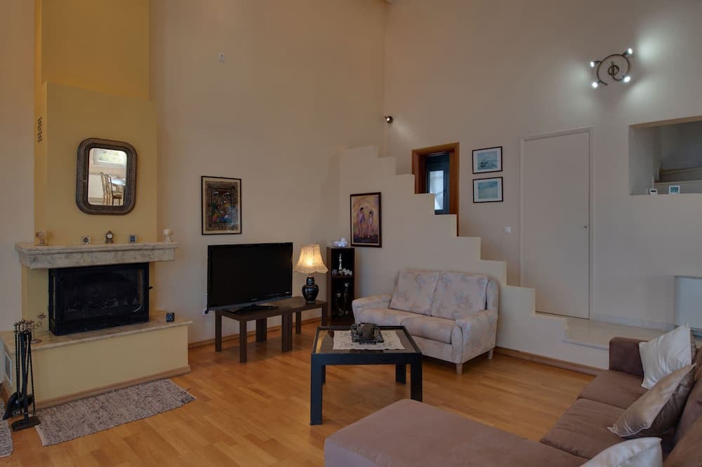 Photo of Livingroom in Saronida