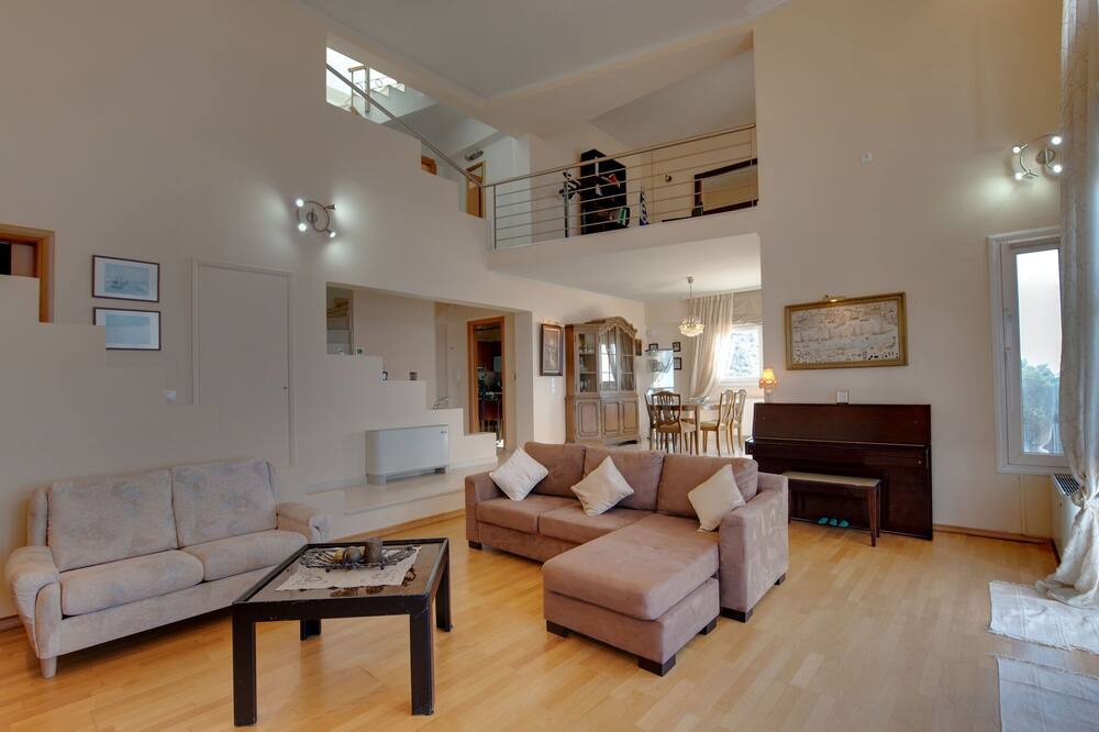 Photo of Livingroom in Saronida