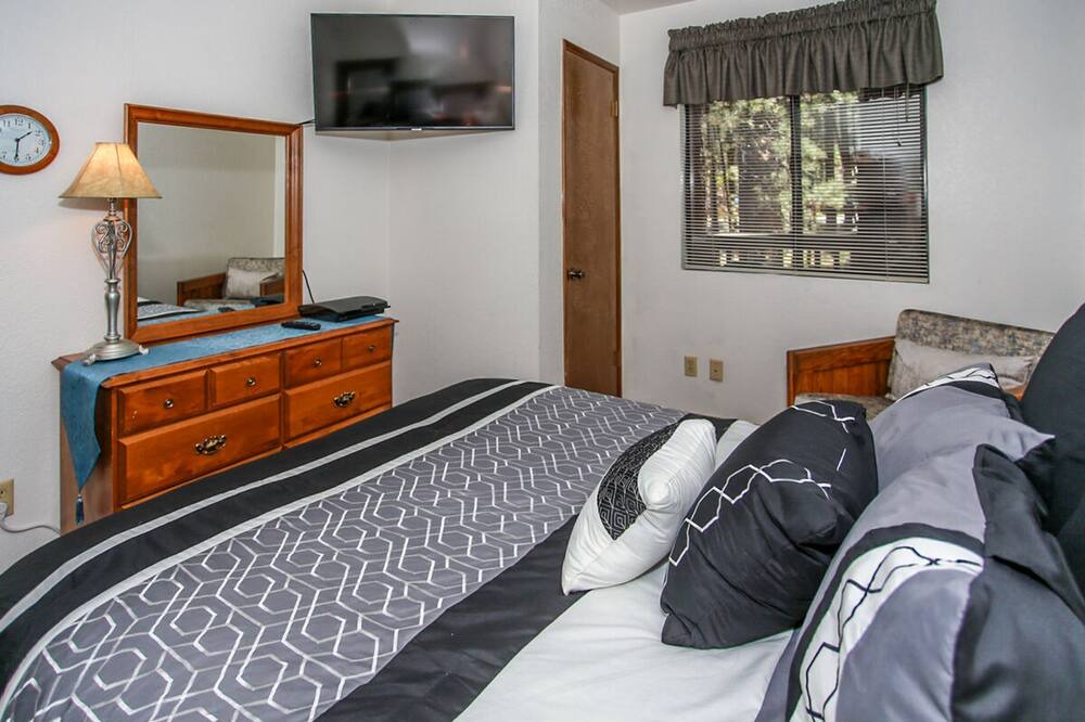 Photo of Bedroom in Summit Estates
