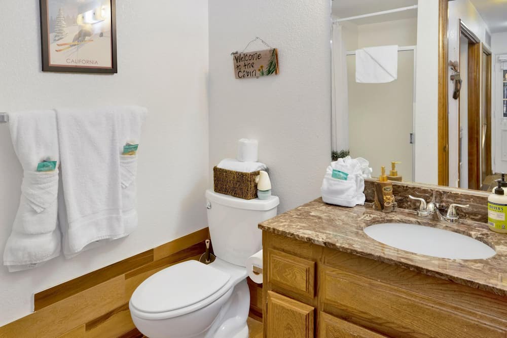 Photo of Bathroom in Summit Estates