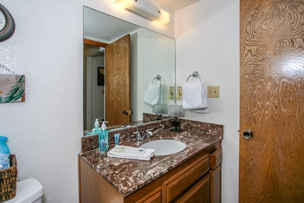 Photo of Bathroom in Summit Estates