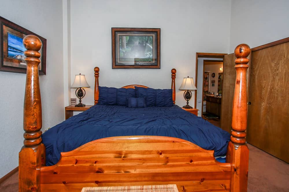 Photo of Bedroom in Summit Estates