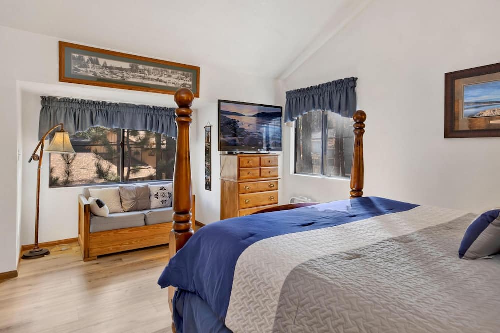 Photo of Bedroom in Summit Estates