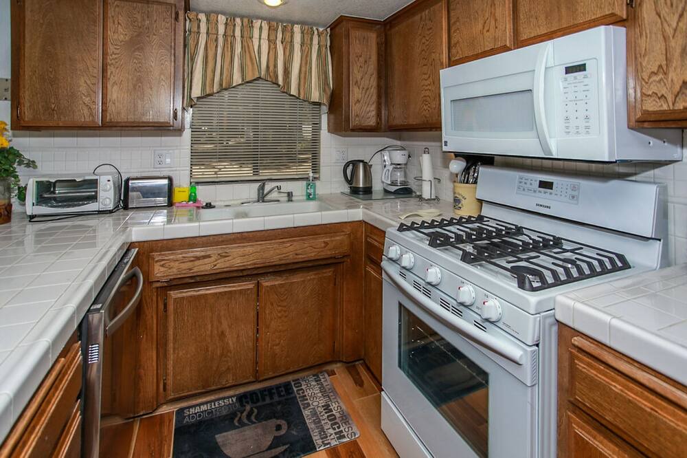Photo of Kitchen in Summit Estates
