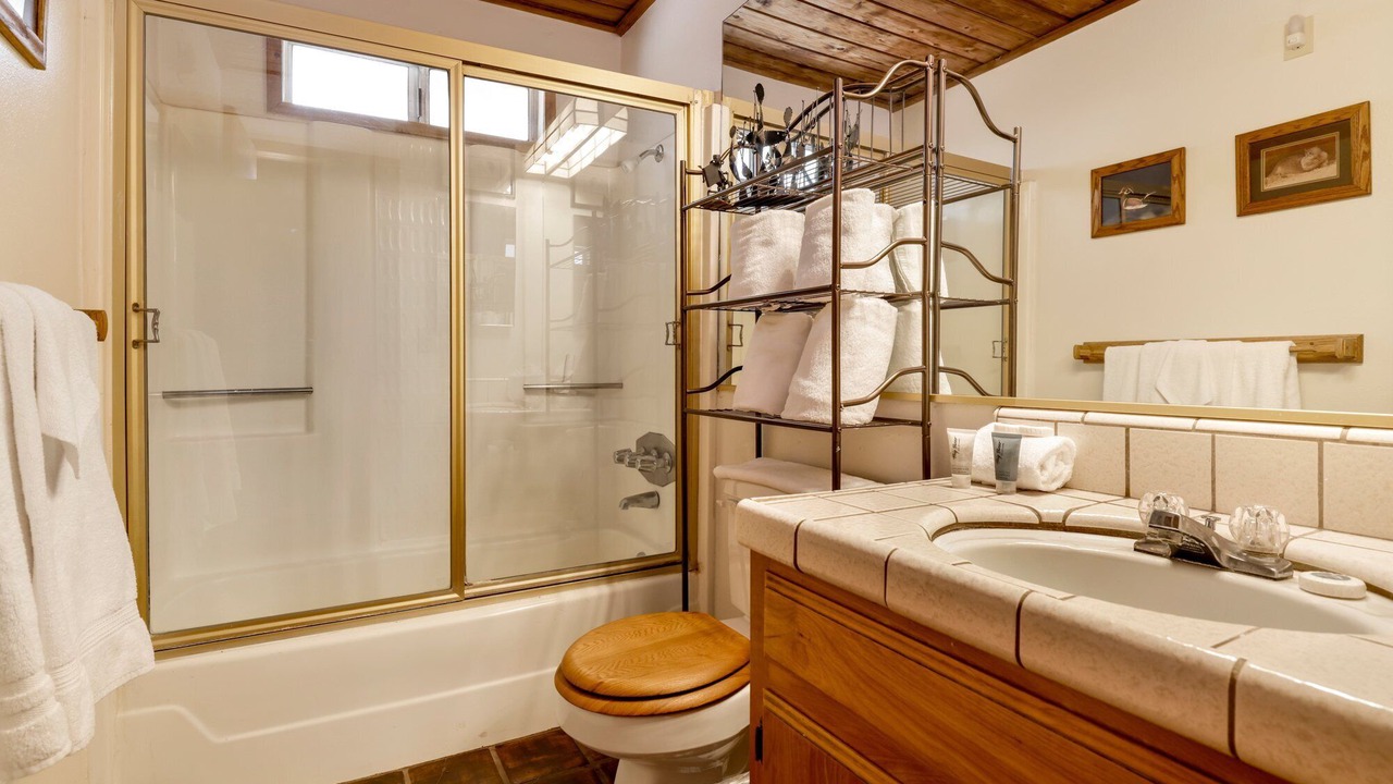 Photo of Bathroom in Summit Estates