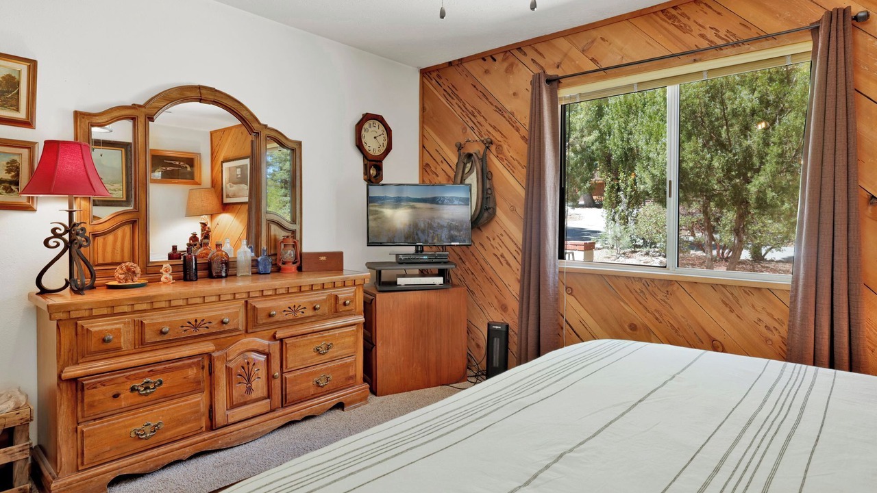 Photo of Bedroom in Summit Estates