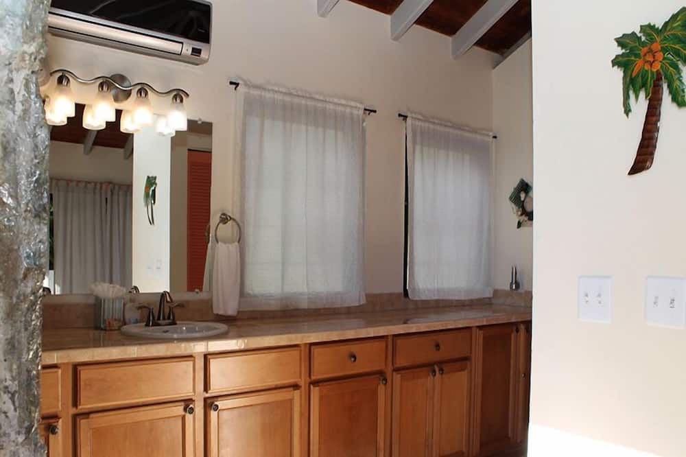 Photo of Bathroom in Estate Bethany