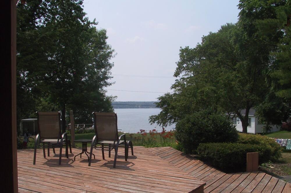 Photo of Patio Balcony in Town of Owasco