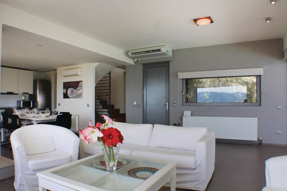 Photo of Bedroom in Kontos