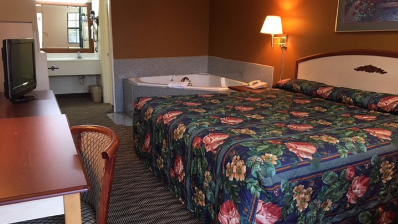 Photo of Bedroom in Talladega