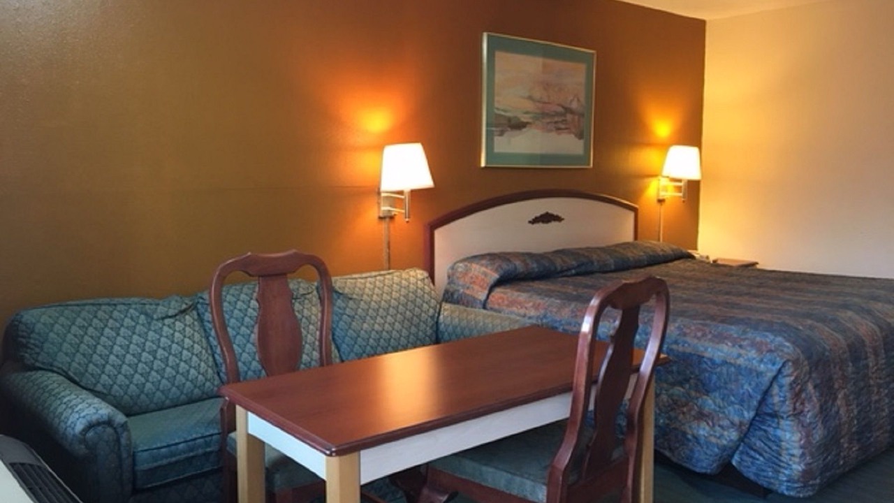 Photo of Bedroom in Talladega