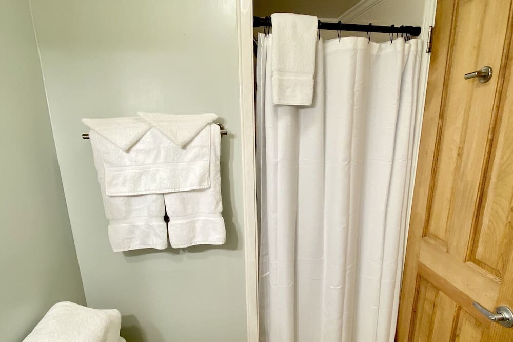 Photo of Bathroom in Orange Beach East