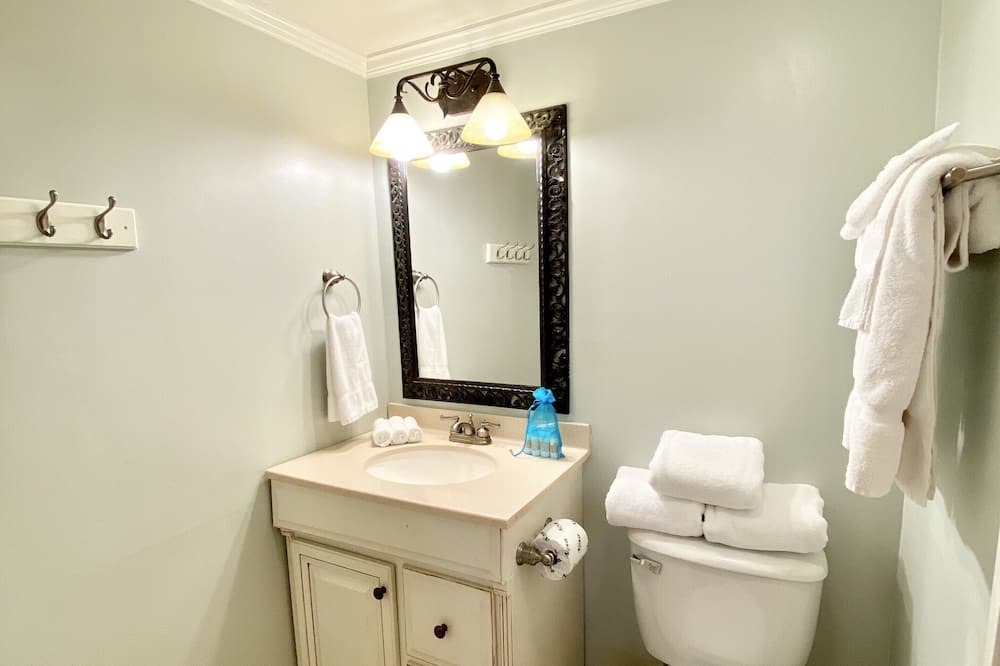 Photo of Bathroom in Orange Beach East
