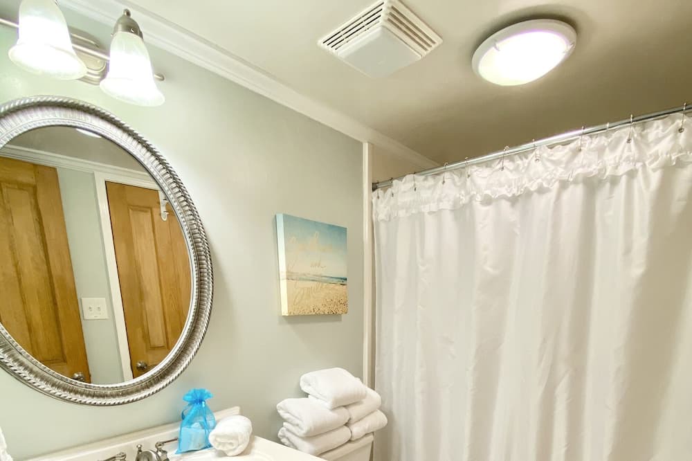 Photo of Bathroom in Orange Beach East