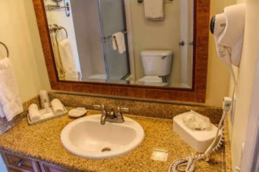 Photo of Bathroom in Birch Park Finger Streets
